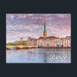 Cartão Postal Saudações De Zurique, Suiça<br><div class="desc">Este cartão postal único apresenta uma fotografia que ignora a bela cidade europeia de Zurique,  Suiça. Sinta-se à vontade para mudar todas as opções disponíveis,  conforme desejar.</div>