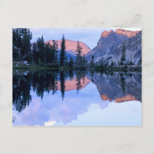 Cartão Postal Sawtooth Wilderness, Idaho. EUA. Cúmulus