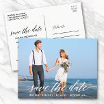 Cartão Postal Script de Caligrafia Moderna Salva A Foto Da Data<br><div class="desc">Script de Caligrafia Moderna Salva O Cartão-Postal De Casal De Anúncio Do Noivado</div>