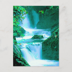 Cartão Postal Serene Waterfall em azul e verde