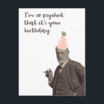 Cartão Postal Sigmund Freud Funny Psych Birthday<br><div class="desc">Sigmund Freud numa festa divertida que diz, "Estou tão empolgado que é o teu aniversário." Um cartão postal bonito e inteligente para fãs de Freud, Lacan, psicologia ou psicanálise. Excelente para terapeutas, analistas, analistas, ou qualquer pessoa que goste de brincadeira de palavras, trocadilhos e linguagem. Diga feliz aniversário, estilo Freudiano!...</div>
