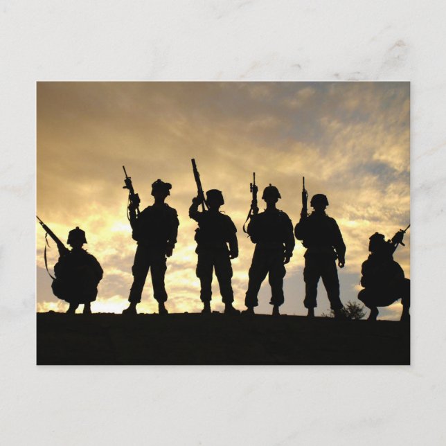 Cartão Postal Silhouette of Soldiers in 1011 Airborne Division (Frente)