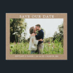 Cartão Postal Simples e Moderno Salve nossa Foto de Encontro Kra<br><div class="desc">Simples e Moderno Salve Nossa Data Noivado Anúncio Kraft Cartão Postal</div>