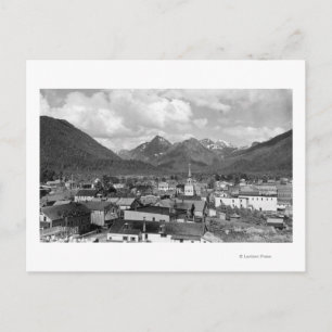 Cartão Postal Sitka, Alasca com três irmãs em segundo plano