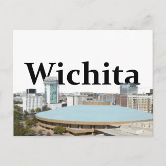 Cartão Postal Skyline de Wichita Kansas com o Wichita no céu