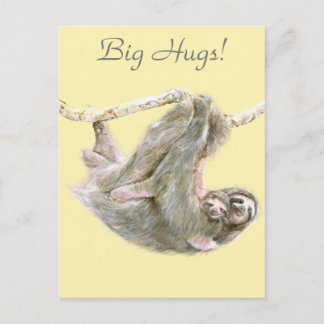 Cartão Postal Sloth, bebê com a mãe abraçando "Big Hugs"