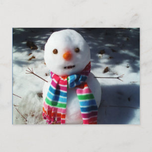 Cartão Postal Snowman com Rainbow Striped Scarf