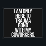 Cartão Postal Só Estou Aqui Para Traumatizar A Ligação Com Os Me<br><div class="desc">Só Estou Aqui Para Traumatizar A Minha Colega De Trabalho,  Engraçado Citação</div>