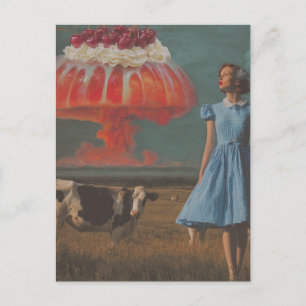 Cartão Postal Sobremesa Surrealista de Cereja Deliciosa no Pasto