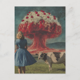 Cartão Postal Sobremesa Surrealista de Cereja Deliciosa no Pasto
