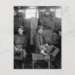 Cartão Postal Soldaduras elétricas femininas na imagem de Hog_Wa