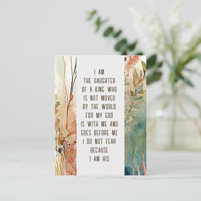 Cartão Postal Sou filha de uma citação de fé cristã-rei (Em pé/Frente)