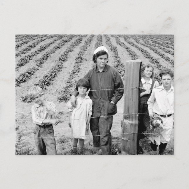 Cartão Postal Sra. Arnold e crianças - 1939. (Frente)