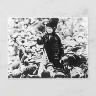 Cartão Postal Sra. Emmeline Pankhurst discursando para uma multi