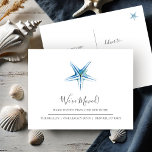 Cartão Postal Starfish Azul Costeiro Novo Anúncio de Movimento R<br><div class="desc">Um cartão de anúncio que muda a cor-d-água costeira que deixa amigos e familiares saberem da sua nova casa doce! Este simples design apresenta um charmoso peixe-estrela azul na minha mão original pintado a aquarela com "Nós nos Movemos" em tipografia de script escrita escrita à mão. Use os campos modelo...</div>