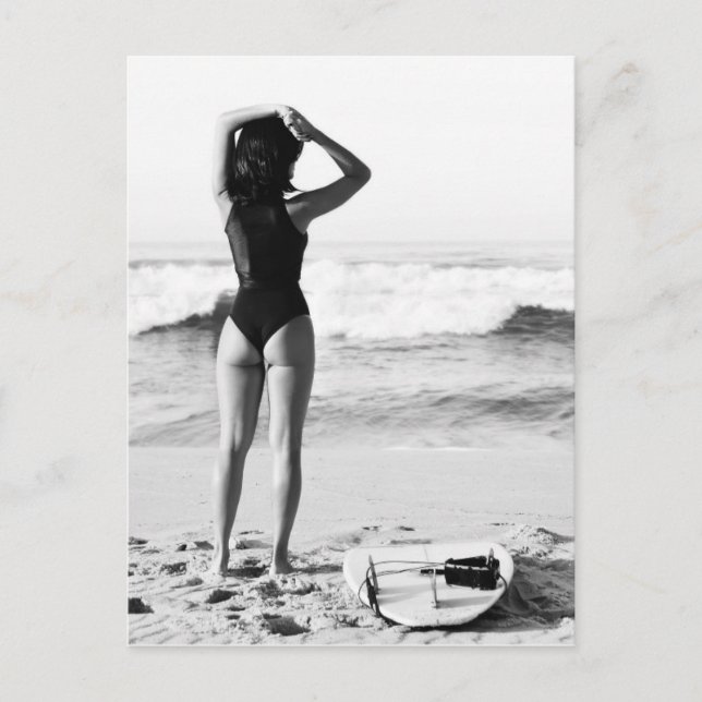 Cartão Postal Surfer Girl black & white Photo (Frente)