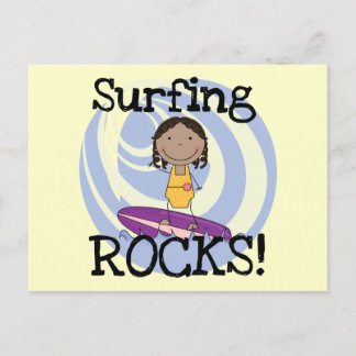 Cartão Postal Surfing Rocks African American Girl Camisetas
