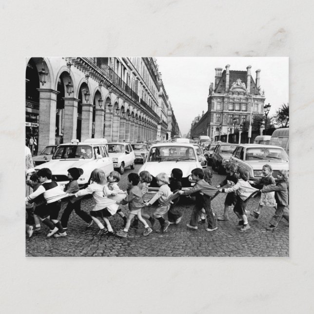 Cartão Postal Tabliers de la rue de Rivoli 1978 Robert Doisneau (Frente)