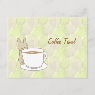 Cartão Postal Tempo de café com um coelho bonito