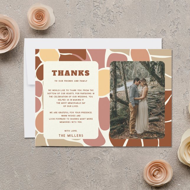 Cartão Postal Terracotta Retro Groovy Boho Casamento Obrigado (Terracotta Retro Groovy Boho Wedding Thank You Postcard)