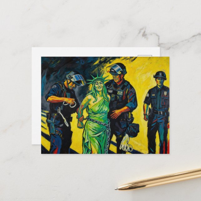 Cartão Postal The Statue of Liberty Gets Arrested Postcard (Frente/Verso In Situ)