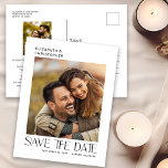 Cartão Postal Tipografia Minimalista Moderna 2 Foto Salvar Data<br><div class="desc">Este cartão postal moderno,  que salva a data,  apresenta um design minimalista que oferece espaço para duas fotos. O texto na moda é exibido em um fundo branco limpo. O texto personalizado,  no verso,  permite que você adicione seus detalhes de casamento.</div>