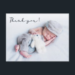 Cartão Postal Tipografia Moderna Foto de Bebê Recém-Nascido Obri<br><div class="desc">Elegante Script Moderno Newborn Baby Photo Obrigado Cartão-Postal. Possui um belo texto "obrigado" em um texto escrito à mão,  caligrafia ou texto de cobertura de fotos tipográficas. No verso,  uma mensagem pessoal pré-feita em preto e branco. Fácil de personalizar com sua foto de bebê e detalhes.</div>