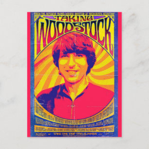 Cartão Postal Tomando PostCard de Woodstock