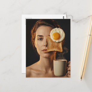 Cartão Postal Torrada de Café da Manhã Surrealista Mulher Com Ov