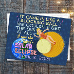 Cartão Postal Total Solar Eclipse 8 de abril de 2024 American Fu<br><div class="desc">Em 8 de abril de 2024, será visível um eclipse solar total em grande parte dos Estados Unidos. Está sendo chamado de Eclipse Solar Excelente Americano. Se você está planejando comemorar este evento excitante, esta design humorística é perfeita para você. O texto de paródia irônico mimetiza a letra da música...</div>