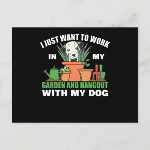 Cartão Postal Trabalhando No Jardim E Saindo Com O Cão