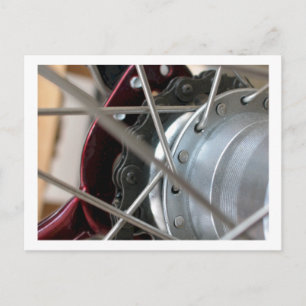 Cartão Postal Traços da roda traseira do Andando de bicicleta do