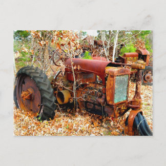 Cartão Postal Trator de Fazenda Russo Antigo no Jardim de Lixo