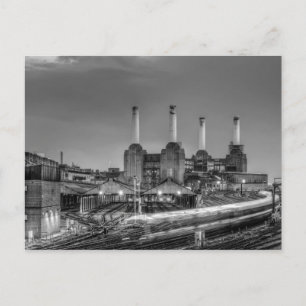 Cartão Postal Trens passam na estação de energia de Battersea,