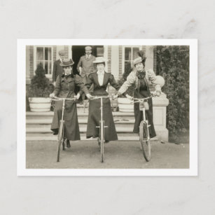 Cartão Postal Três mulheres em bicicletas, início dos anos 1900 
