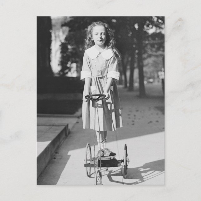 Cartão Postal Triciclo de Rapariga, 1918 (Frente)