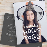Cartão Postal Truque ou tratamento de hospedagem de Dias de as B<br><div class="desc">Que todos,  seus amigos,  família e vizinhos saibam que sua família é um truque de fantasma ou trata este ano,  mas que desejam um bom sanduíche!</div>