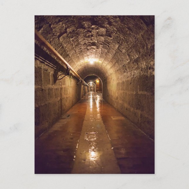 Cartão Postal Túnel de mina de sal tenuemente iluminado (Frente)