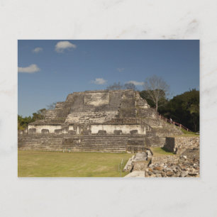 Cartão Postal Turista subindo ruína