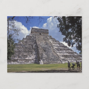 Cartão Postal Turistas passam por um lado não restaurado do El 2