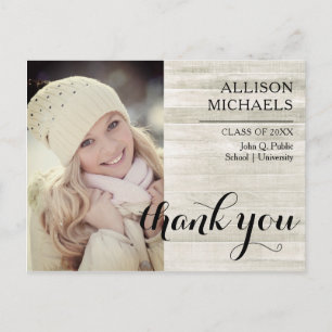 Cartão Postal Typografia 2024 Wood Look Graduation Obrigado