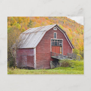 Cartão Postal Um celeiro nas Montanhas Verdes de Vermont. Hancoc