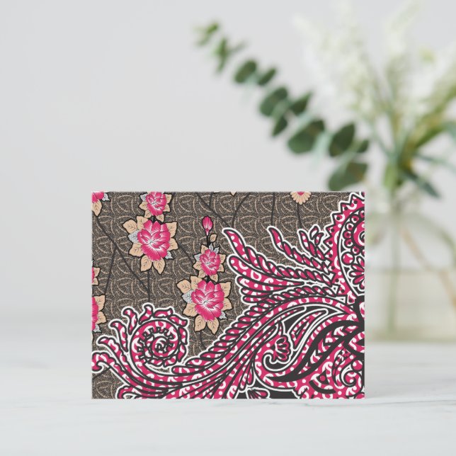 Cartão Postal um desenho de um padrão de paisley rosa e marrom (Em pé/Frente)
