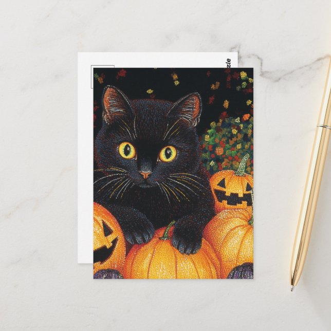 Cartão Postal Um Gato Negro Bonito nas Bombas do Halloween (Frente/Verso In Situ)