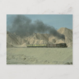 Cartão Postal Um HGS 2-8-0 é visto em paisagem árida perto de 