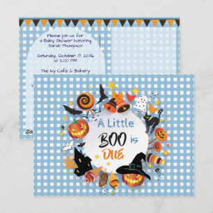 Cartão Postal Um Pequeno Boo Está Devido ao Xadrez Azul Gingham
