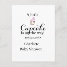 Um pequeno nome do chá de bebê de cupcake está a c