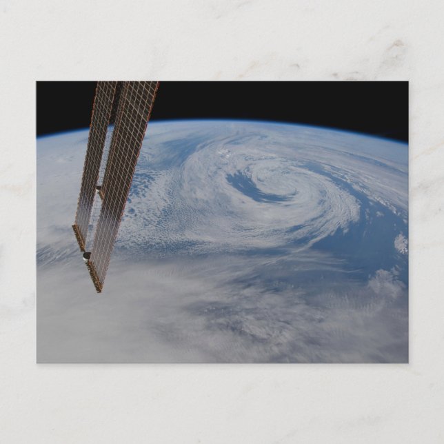 Cartão Postal Um Sistema De Baixa Pressão Atlântico De Médio. (Frente)