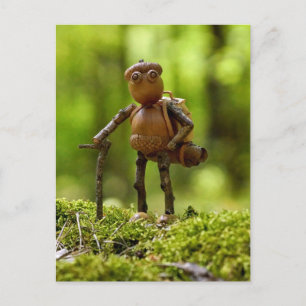 Cartão Postal Um vagabundo na viagem. Acampamento de verão