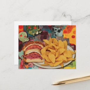 Cartão Postal Uma colagem de sanduíche e batatas fritas